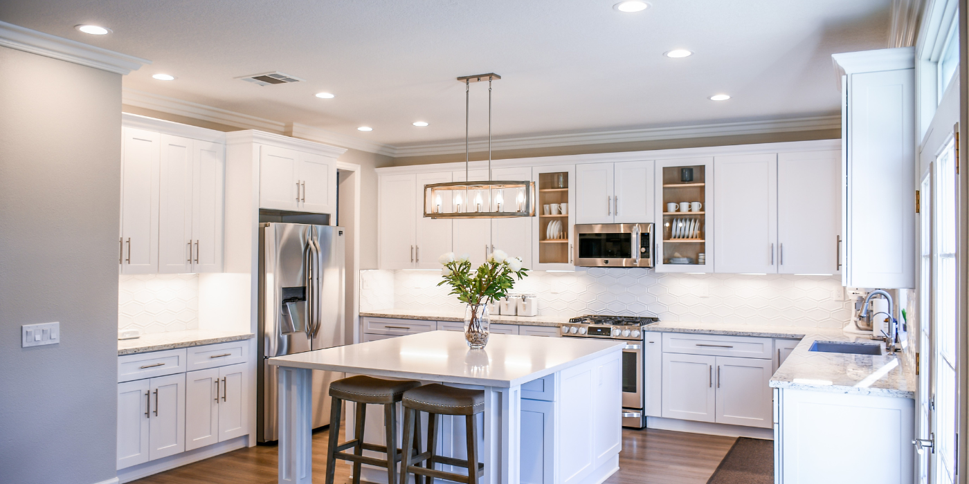 Kitchen with a chandelier